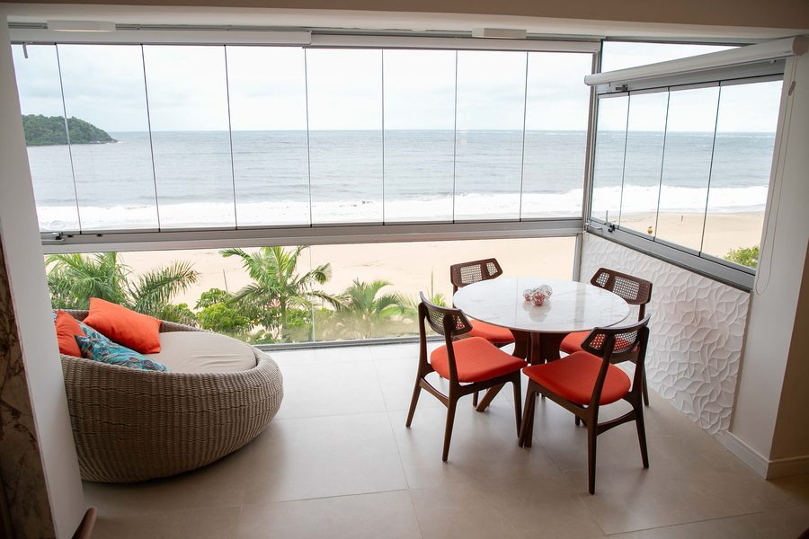 Varanda com vista para o mar
